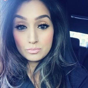 Meet your Posher, April